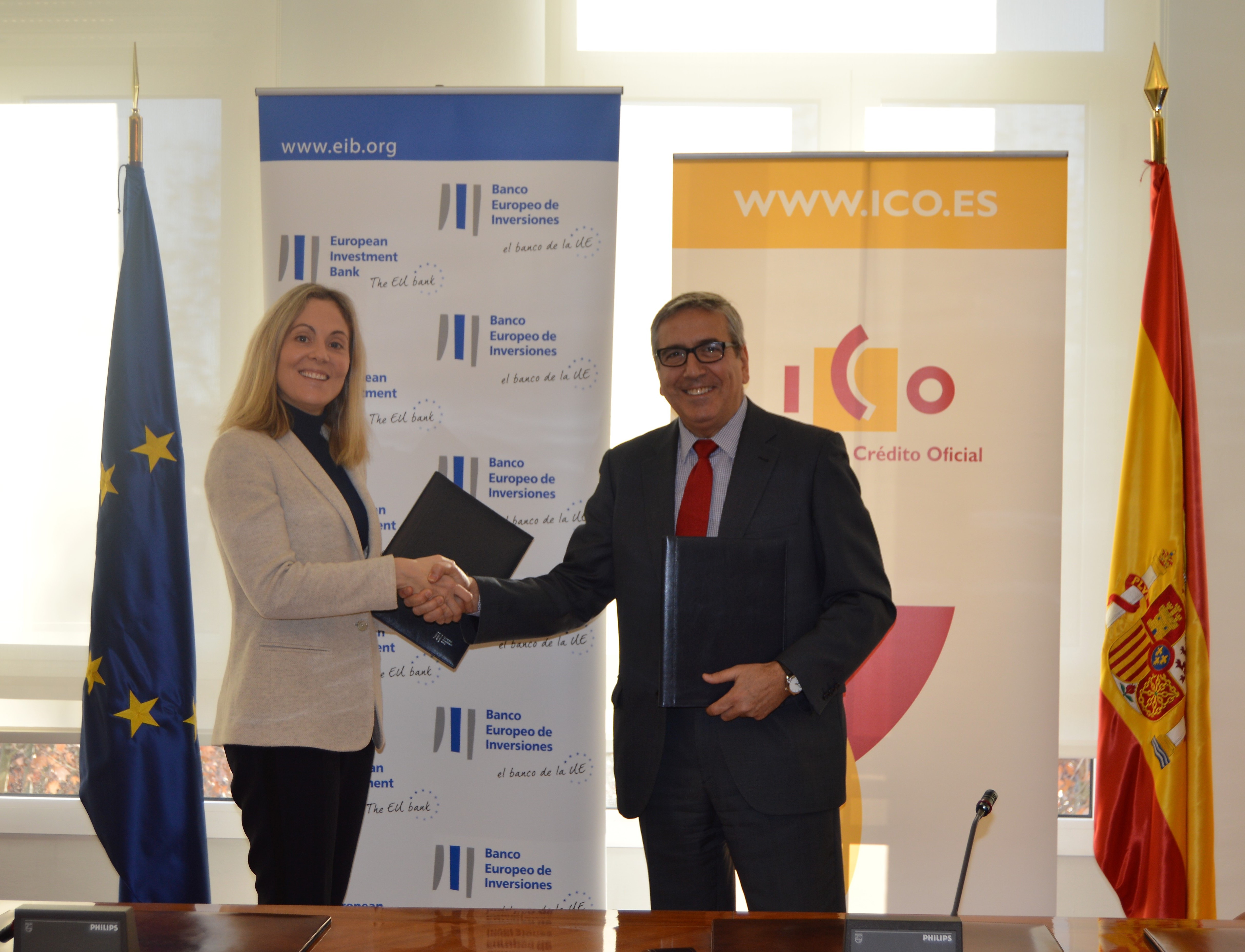 Emma Navarrro, vicepresidenta del BEI y José Carlos García de Quevedo, presidente del ICO