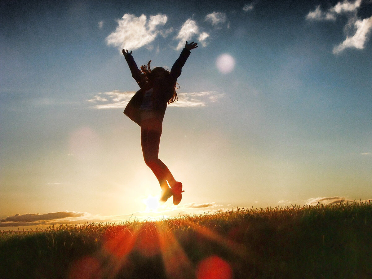 Muller saltando alegre